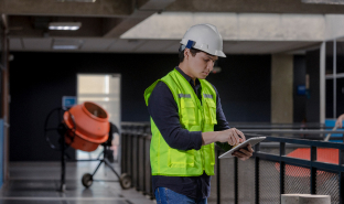 Alumno de la escuela de ingeniería de Cibertec, Trabajando en la Supervisión de obra civil.